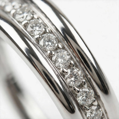 Anneau triple empilé avec centre de zircons et charnière en titane de qualité implant