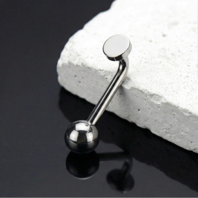 Piercing Christina avec accessoire à boule avec filetage interne en titane de qualité implant